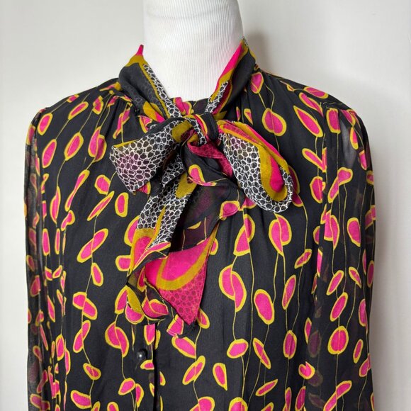 Diane Von Furstenberg Havanah Print Silk Tie Neck Button Blouse Size 4 - Picture 2 of 13